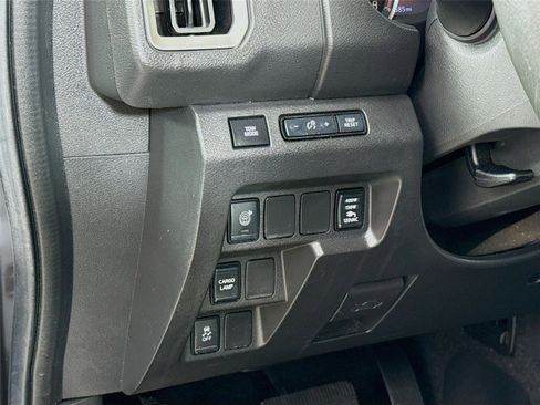 Used 2025 Nissan Frontier SV w/ SV Convenience Package image 10