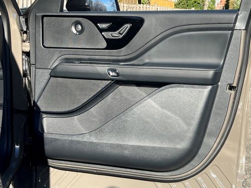 New 2026 Lincoln Aviator AWD image 7