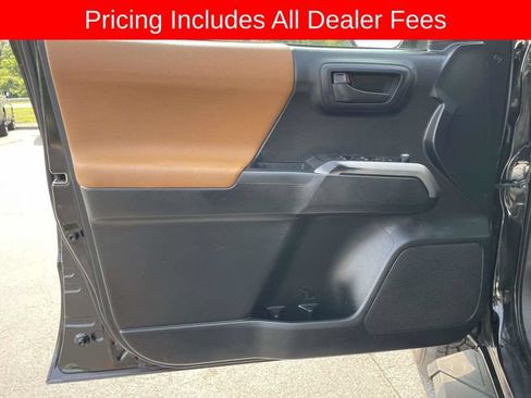 Used 2016 Toyota Tacoma SR5 w/ Towing Package RWD image 15