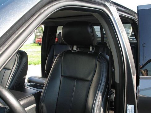 Used 2019 Ford F150 Lariat w/ Equipment Group 502A Luxury AWD/4WD image 21