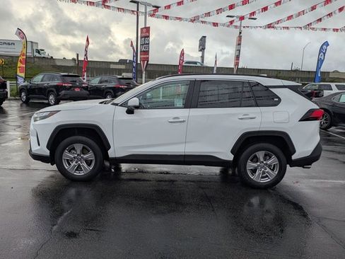 Used 2025 Toyota RAV4 XLE image 12