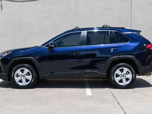 Used 2020 Toyota RAV4 XLE w/ Convenience Package FWD image 11