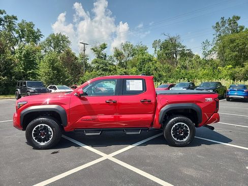 Used 2025 Toyota Tacoma TRD Off-Road AWD/4WD image 3
