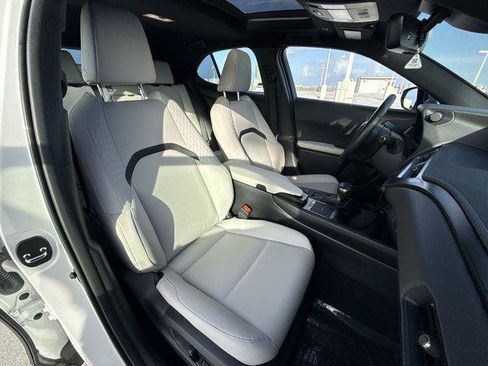 Certified 2022 Lexus UX 200 w/ Premium Package FWD image 26