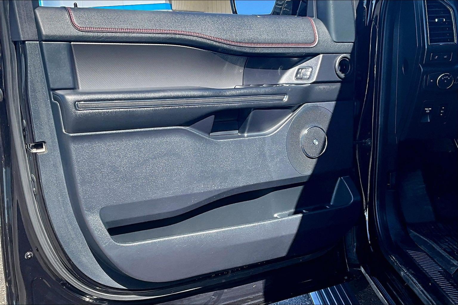 Used 2020 Ford Expedition Limited w/ Equipment Group 303A RWD image 18