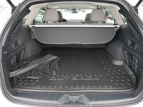 Used 2025 Subaru Outback Premium image 18