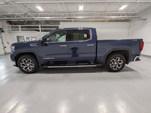 Certified 2022 GMC Sierra 1500 SLT w/ SLT Convenience Package AWD/4WD image 11