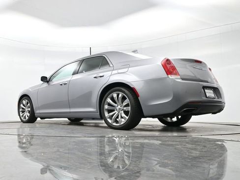 Used 2018 Chrysler 300 Limited w/ Safetytec Plus Group image 31