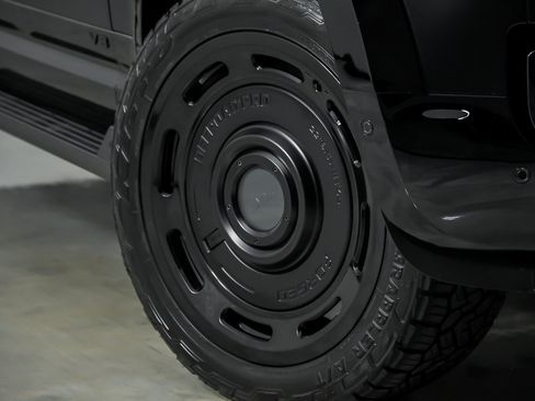 Used 2024 Land Rover Defender 130 V8 AWD/4WD image 4