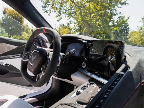 Used 2023 Chevrolet Corvette Stingray Premium Cpe w/ Z51 Performance Package image 39