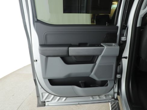 Certified 2022 Ford F150 XLT w/ Equipment Group 302A High image 11