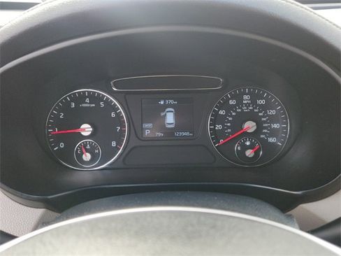 Used 2020 Kia Sorento LX image 24