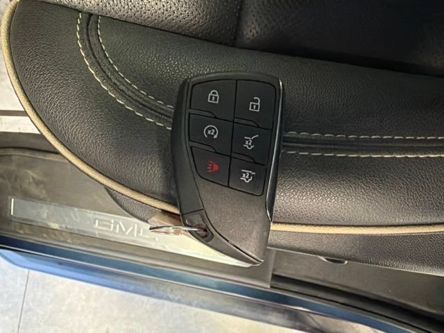 Used 2025 GMC Yukon Elevation AWD/4WD image 36