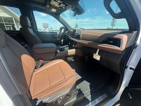 New 2026 Chevrolet Tahoe High Country w/ Sun And Tow Package AWD/4WD image 16