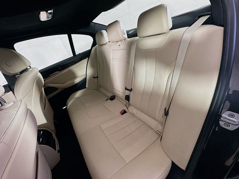 Used 2022 BMW 530i xDrive w/ Premium Package image 27