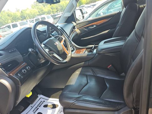 Used 2020 Cadillac Escalade Luxury AWD/4WD image 5
