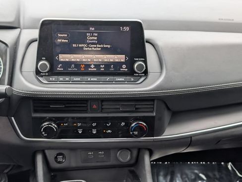Used 2024 Nissan Rogue S FWD image 16