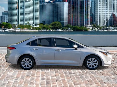 Used 2025 Toyota Corolla LE image 4