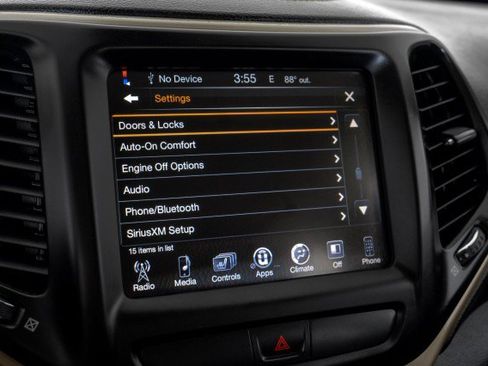 Used 2016 Jeep Cherokee Latitude w/ Cold Weather Group AWD/4WD image 33