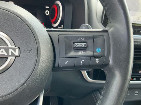 Used 2023 Nissan Rogue Platinum AWD/4WD image 13