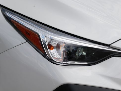 Certified 2024 Subaru Crosstrek 2.0i Premium AWD/4WD image 16