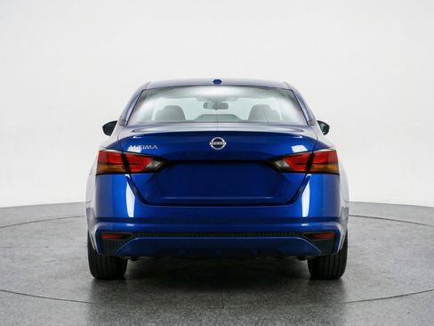 Used 2025 Nissan Altima 2.5 SV FWD image 7