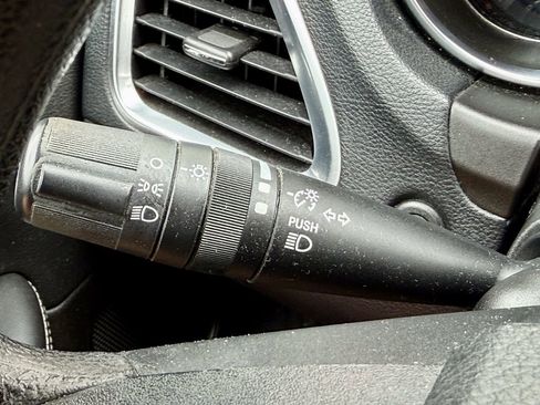 Used 2014 Dodge Avenger SE image 21