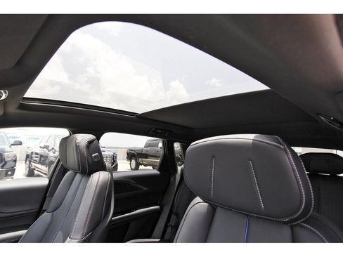 New 2026 Cadillac Lyriq Luxury AWD/4WD image 23