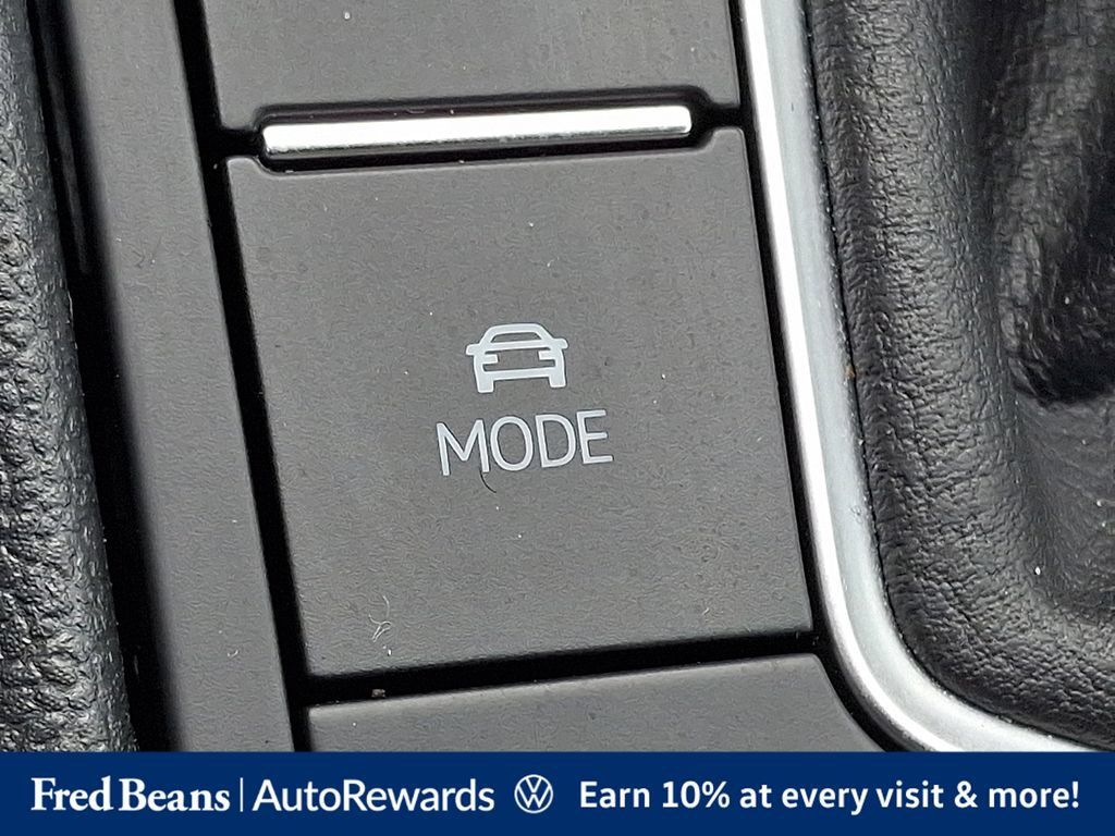 Certified 2024 Volkswagen Jetta SEL FWD image 30