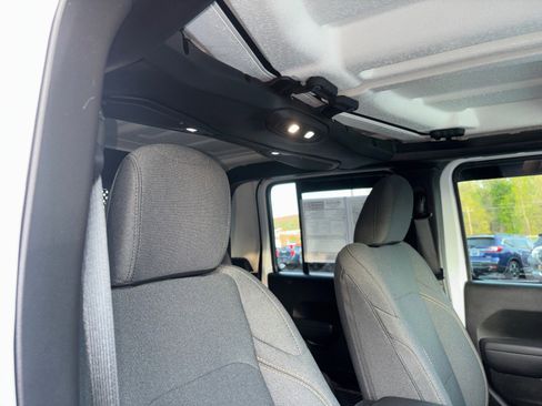 Used 2025 Jeep Gladiator Sport image 46