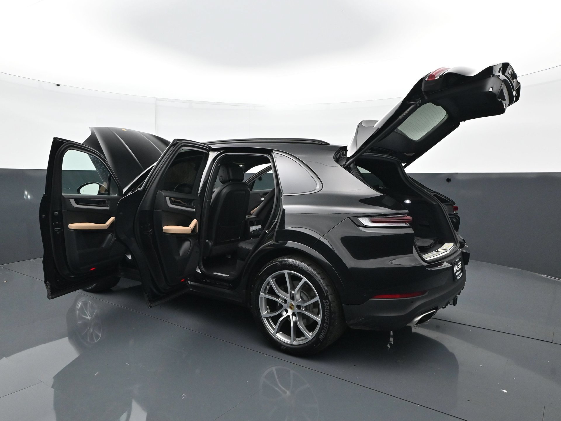 Used 2024 Porsche Cayenne AWD/4WD image 35
