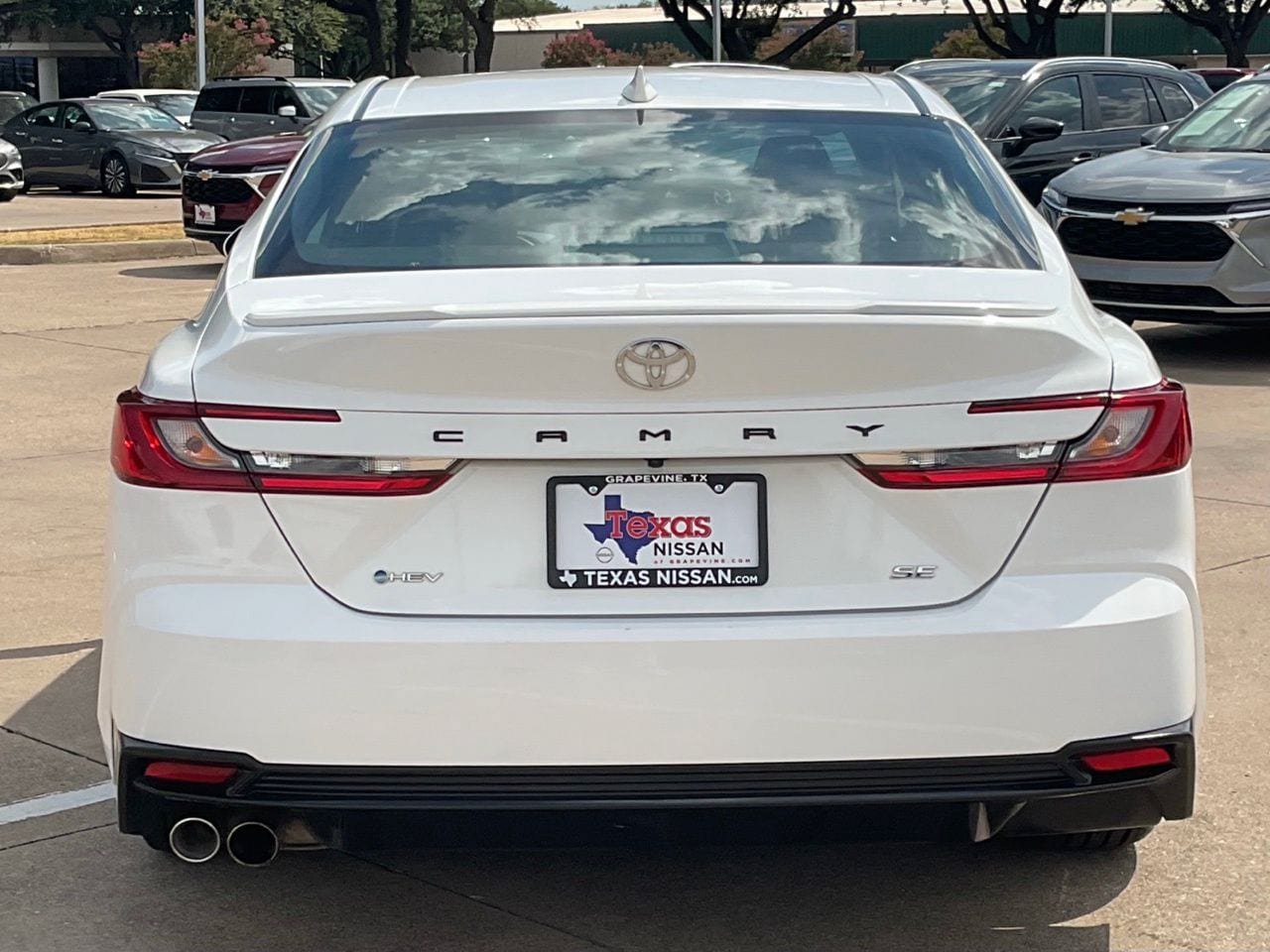 Used 2025 Toyota Camry SE FWD image 4