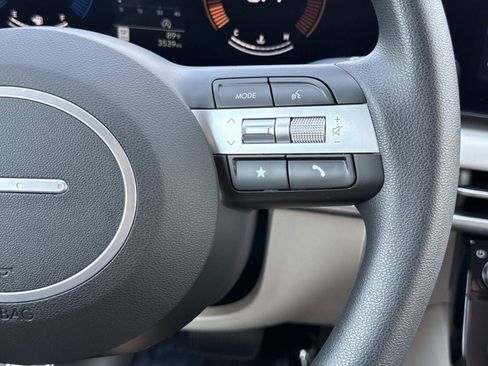 Certified 2025 Hyundai Tucson SEL AWD/4WD image 9