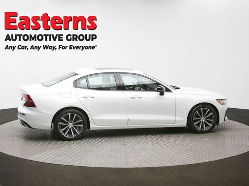 Used 2022 Volvo S60 B5 Momentum image 44