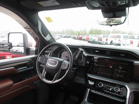 Used 2024 GMC Sierra 2500 Denali Ultimate image 28