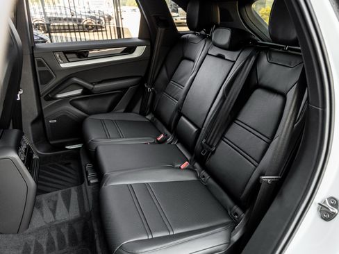 Certified 2025 Porsche Cayenne image 31