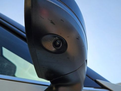 Used 2024 Nissan Pathfinder Platinum image 6