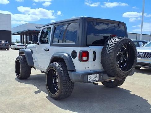 Used 2018 Jeep Wrangler Sport image 8