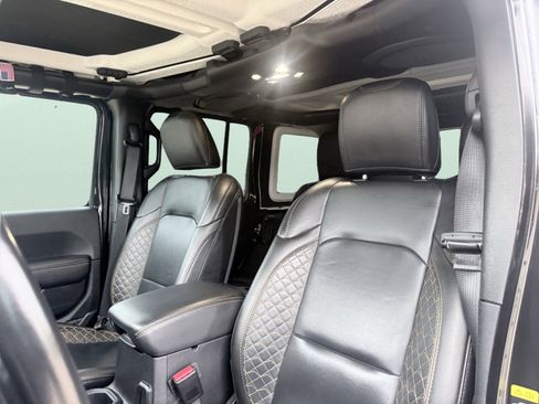 Used 2021 Jeep Wrangler Unlimited Sahara AWD/4WD image 3