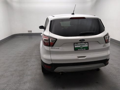 Used 2017 Ford Escape SE FWD image 6