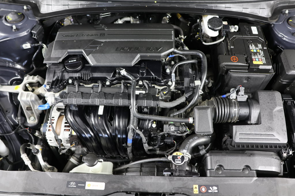 Used 2025 Hyundai Elantra SEL FWD image 25