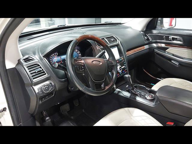 Used 2018 Ford Explorer Platinum AWD/4WD image 19