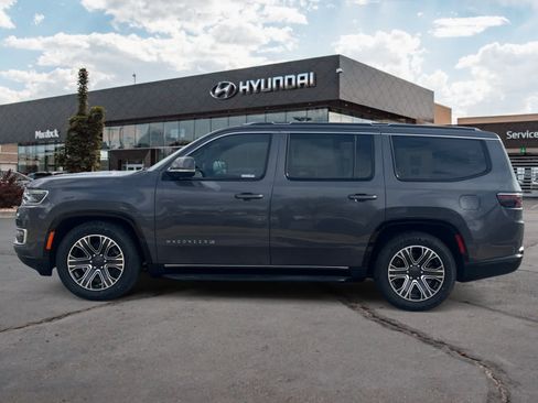 Used 2022 Jeep Wagoneer Series III w/ Flexible Seating Group image 2