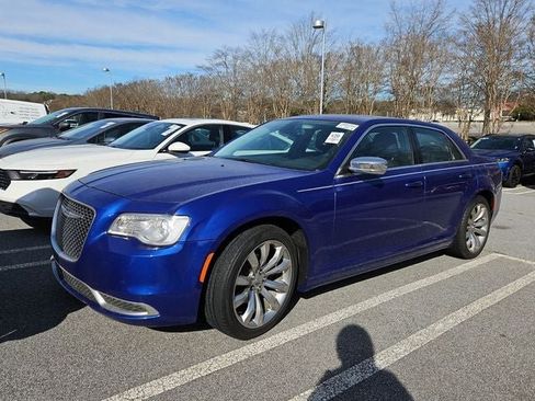 Used 2019 Chrysler 300 Touring w/ Chrome Appearance Package image 4