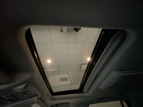 Used 2019 Cadillac Escalade Premium Luxury w/ Escalade Sport Edition image 22