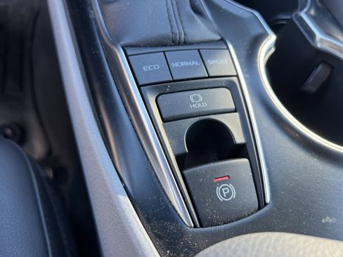 Used 2018 Toyota Camry XLE image 30