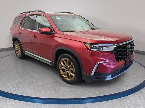Used 2024 Honda Pilot Touring image 3
