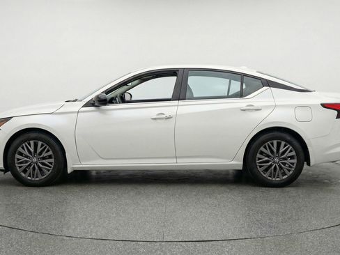 Used 2025 Nissan Altima 2.5 SV image 5