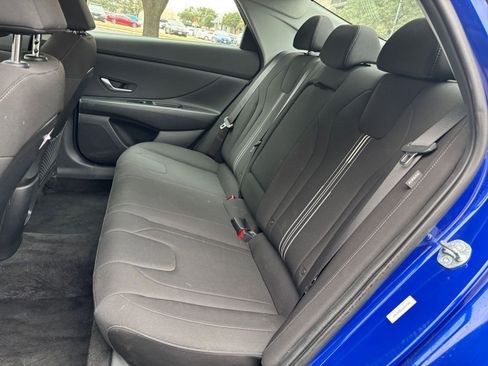 Used 2025 Hyundai Elantra SEL image 20