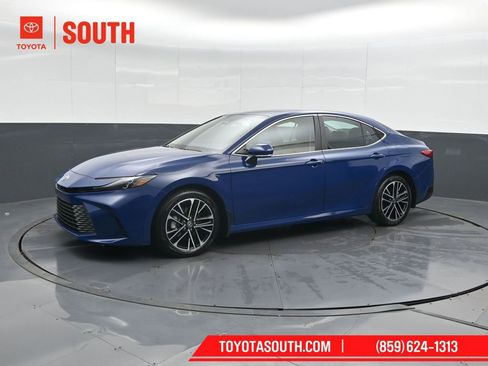 Used 2025 Toyota Camry XLE image 7